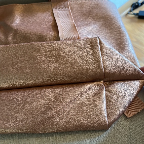 Saks Fifth Avenue PVC Metallic Rose Gold Tote Bag - Picture 9 of 12